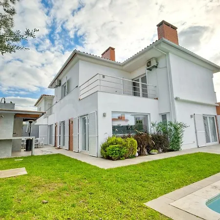 Portucale ! Aroeira 4 Bdr Pool & Golf Retreat Hébergement de vacances *