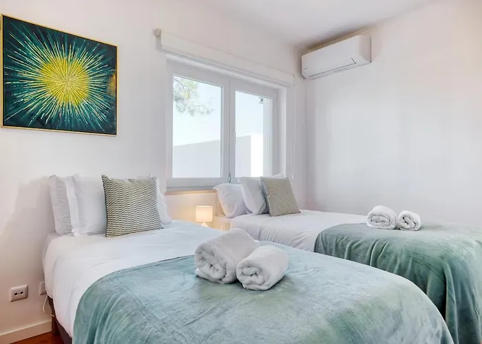 Portucale ! Aroeira 4 Bdr Pool & Golf Retreat Дом отдыха Aroeira (Setubal)