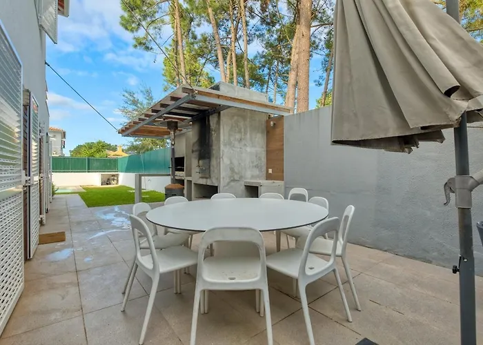 Дом отдыха Portucale ! Aroeira 4 Bdr Pool & Golf Retreat *